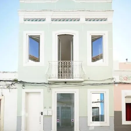 King Bed W/ Terrace. Perfect Location. Beach Close 아파트 *