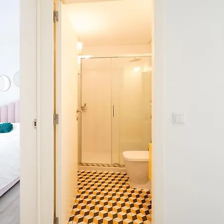 King Bed W/ Terrace. Perfect Location. Beach Close 아파트 세투발