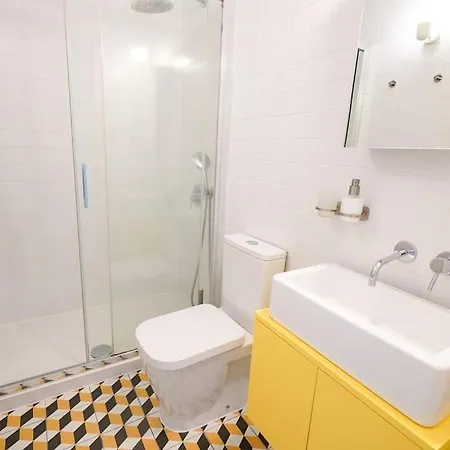 King Bed W/ Terrace. Perfect Location. Beach Close * 세투발