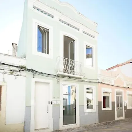 King Bed W/ Terrace. Perfect Location. Beach Close